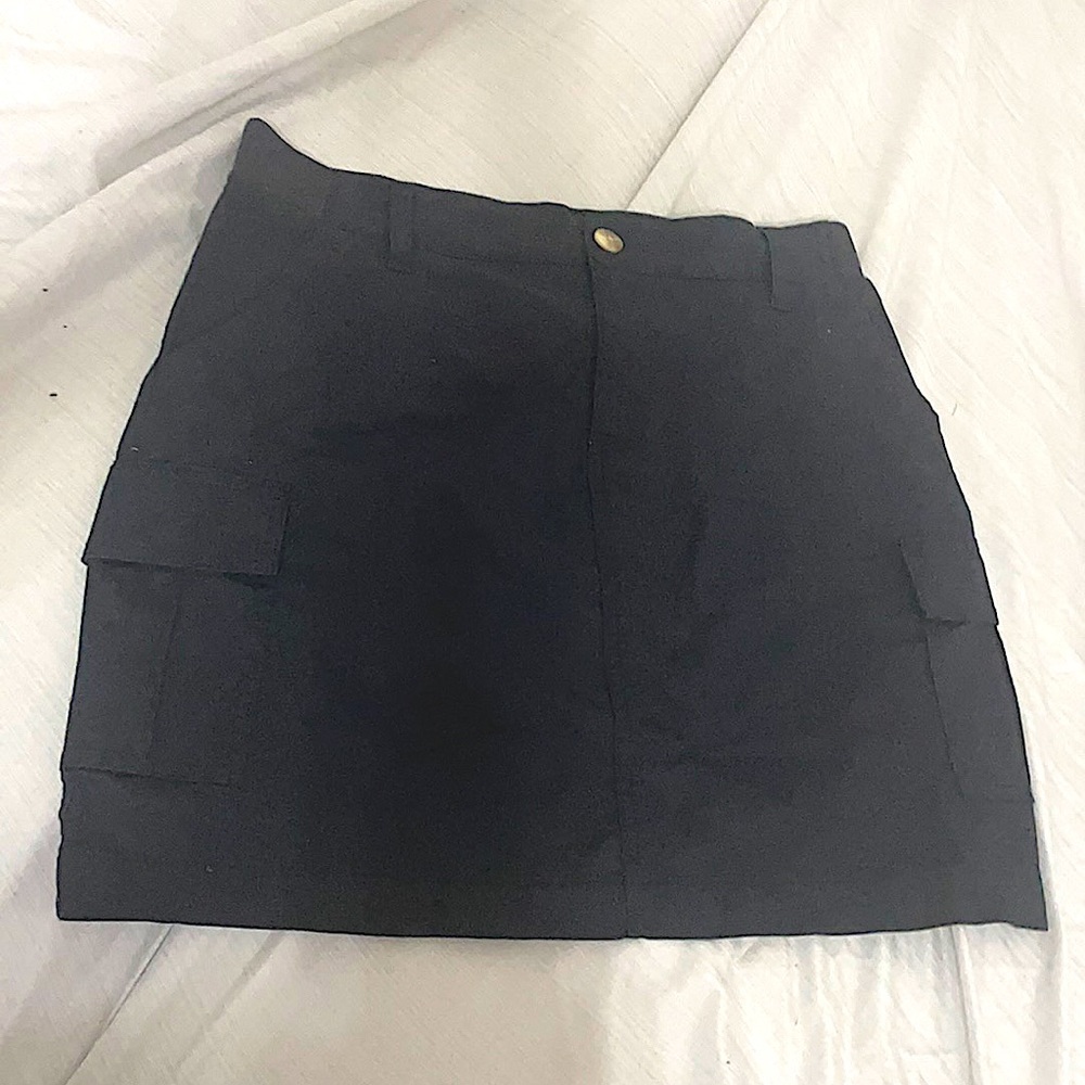 Mid Rise Black Cargo Skirt Mini Skirt